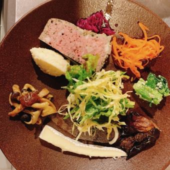 【ランチ限定】ランチCコース3520円　前菜盛合わせ+本日の肉料理+選べる生パスタ