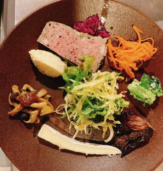 【ランチ限定】ランチCコース3520円　前菜盛合わせ+本日の肉料理+選べる生パスタ