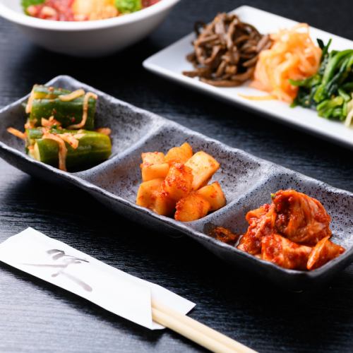 【アラカルトもOK！】新鮮なお肉とともに多く取り揃えております◆デートや接待、女子会にご利用下さい！