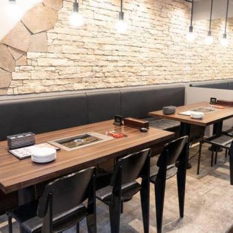 A casual seat where you can relax with a bench seat on one side.It's perfect for casual meals with friends, as well as small banquets for up to 6 people.It's a stylish restaurant like an Italian restaurant, so it's recommended for girls-only gatherings.