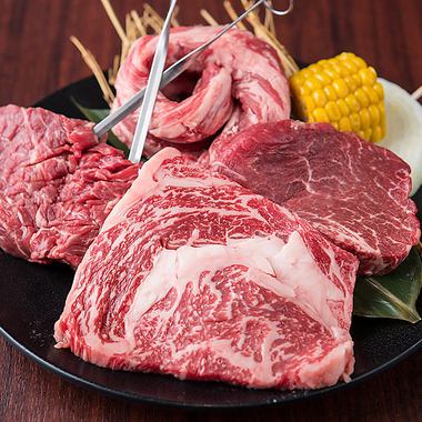 [1] Assortment of 4 types of specialties ~ 3 types of steaks, a luxurious set of grilled medium-sized short ribs ~