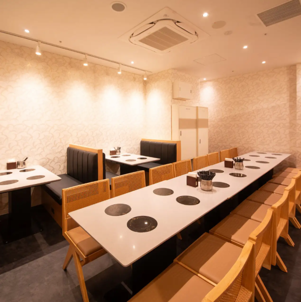 【전세】 단체님의 전세 파티도 받습니다.50명~최대 136명까지 즐길 수 있습니다.저희 가게는 뷔페 다이닝이므로, 요리를 즐기면서 환담 가능합니다.기업님의 단체 파티를 비롯해 혼활 파티나 각종 이벤트 등의 상담도 가능합니다.※대절을 희망하시는 고객은 서둘러 상담해 주십시오.