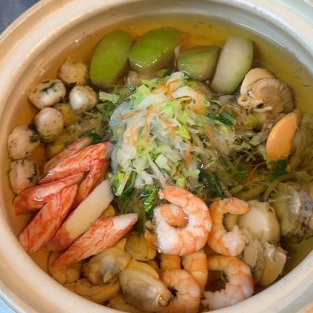 【夏日盛宴】含生啤、冷海鮮鍋、4種刺身、7種其他菜餚+無限暢飲，6000日元
