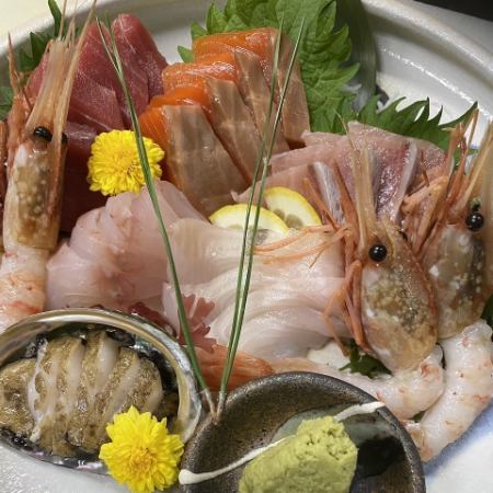 [Perfect for entertaining or business dinners] Chef's choice hotpot, 7 kinds of sashimi, and other 8 dishes + all-you-can-drink for 10,000 yen (tax included)