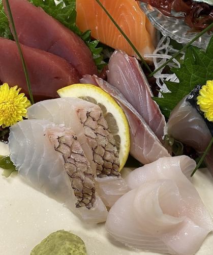 【宴会】含生啤，豪华金枪鱼沙丁鱼火锅，5种刺身，以及其他9道菜+畅饮，8000日元