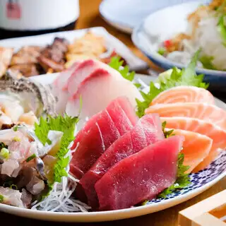 【名物コース】本マグロ入り朝獲れ鮮魚のお造り・炙りチャーシューなど全9品《2時間飲み放題付》