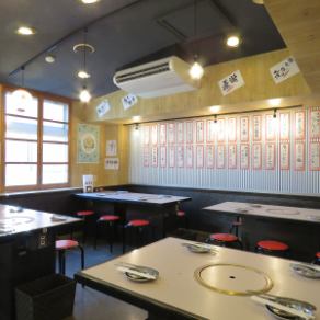 The retro interior that makes you feel the Showa era makes you feel nostalgic.For a large number of drinking parties and a quick drink after work ◎ There is no doubt that the drinking party in a different atmosphere will be exciting!