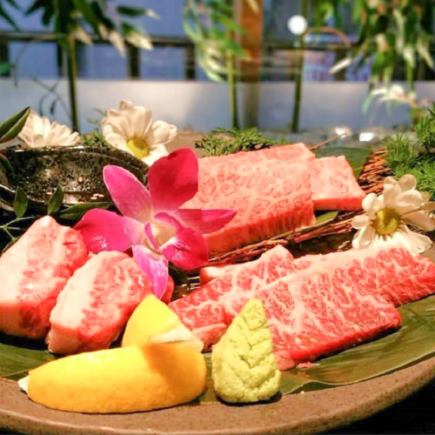 【周一至周六 / 网站专享】16 道菜“经典款待套餐”，含 2 小时畅饮：¥7,260（含税）宴会及派对的完美之选。