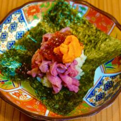 Sea urchin hand roll