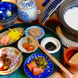 Silver rice and six kinds of side dishes