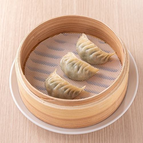 3 steamed vegetable dumplings