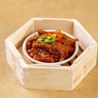 Steamed chicken feet with special sauce