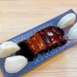 Braised pork steamed bread