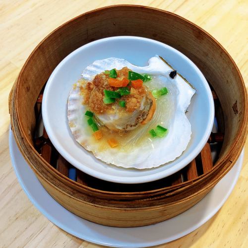 Steamed scallops with garlic