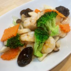 Shrimp and vegetable stir fry