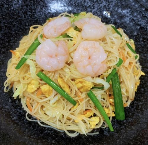 Fried rice noodles with shrimp