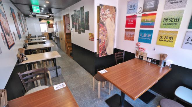 《2階◇ご宴会にも使えるテーブル席を》2階には、4名様掛けテーブルを6席ご用意しており、団体様でもご利用いただけます。お仕事終わりやお買い物帰りにも皆様でご利用いただけます♪