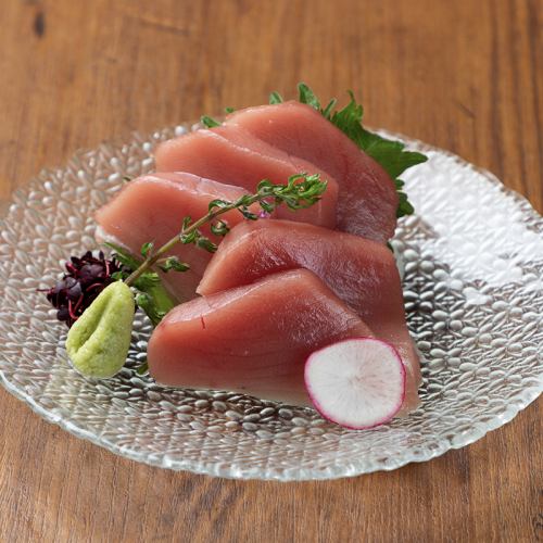 Fresh fish sashimi (tuna, salmon, amberjack, sea bream)