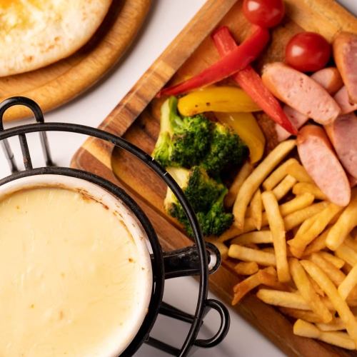 Western food such as cheese fondue, pizza, and roast beef are also popular.