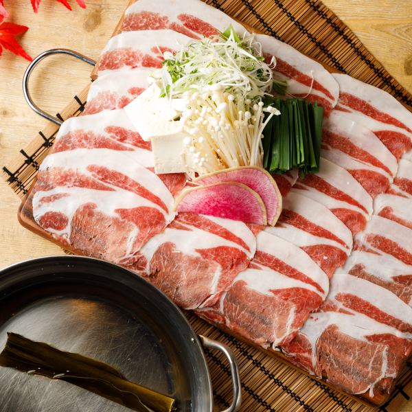 しゃぶしゃぶやもつ鍋など寒い北海道だからこそ食べたいメニューや新鮮な海鮮のお料理も満載！