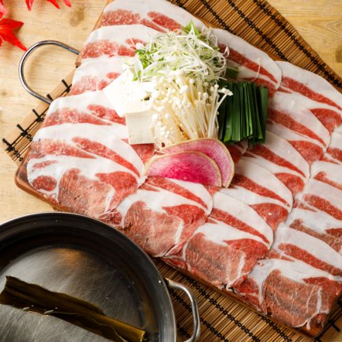 しゃぶしゃぶやもつ鍋など寒い北海道だからこそ食べたいメニューや新鮮な海鮮のお料理も満載!