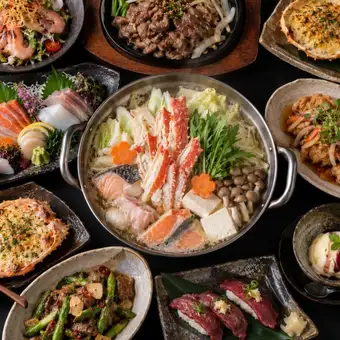 十一月【「北方寶藏」高級北海道套餐】《3小時暢飲×10道菜 8,500日圓》包含豪華馬肉壽司、海鮮火鍋等。