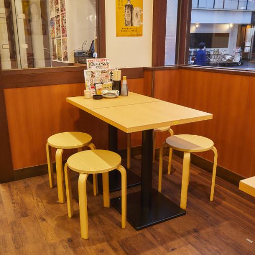 다카츠키로 마시는 경우, 닭 날개 · 볶은 삶은 · 만두 등의 풍부한 요리 메뉴가 자랑의 "술취한 날개"에!