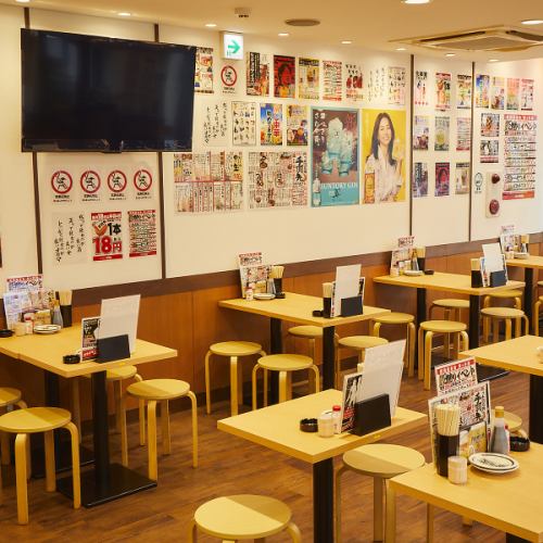 <p>行きも帰りも楽々なアクセス抜群の酔っ手羽で宴会をしませんか？店内は大小様々なテーブル席を完備！宴会最大50名様までご予約承っております！人数に合わせてテーブルのレイアウト変更も可能ですので、気軽にごご来店ください♪</p>