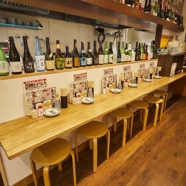 いつでも好きな時間にサク飲みや宴会を楽しめます♪店内には大小様々なテーブル席・カウンター席を完備！活気溢れる店内で名物の手羽先をはじめ、刺身・餃子等、豊富なメニューを堪能ください！