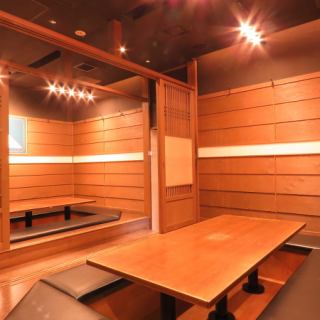 Students and customers who want to have a relaxing drink after work can also use separate spaces so that everyone can have a comfortable time♪