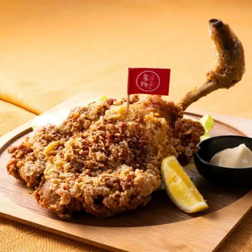 ミライザカ名物！骨付モモ一本グローブ揚げ◇卵タルタルや明太マヨなど5種のトッピングでアレンジ自在！
