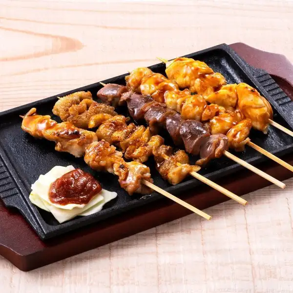 熱々鉄板やきとり5種盛◇特製辛味噌をプラスしていつもと違う味わいに！お酒が進む、新たな旨さを体験♪