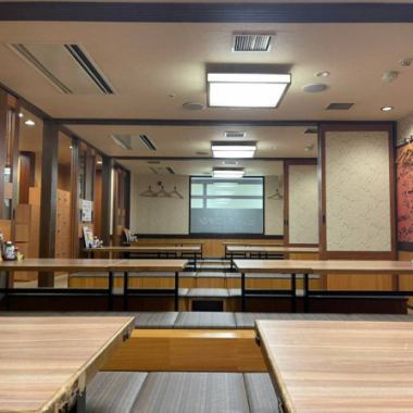 【掘りごたつ席でゆったり団らん】あべのハルカスや近鉄百貨店でのショッピング帰り、ご家族での夕食に最適な掘りごたつ席を完備。阿倍野駅直結なのでお子様連れの移動もスムーズです。落ち着いた照明の心地よい空間で、自慢の料理を囲みながら、阿倍野での賑やかなひと時を心ゆくまでお過ごしください！