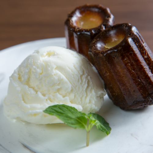 Charcoal-grilled canelé served with vanilla ice cream