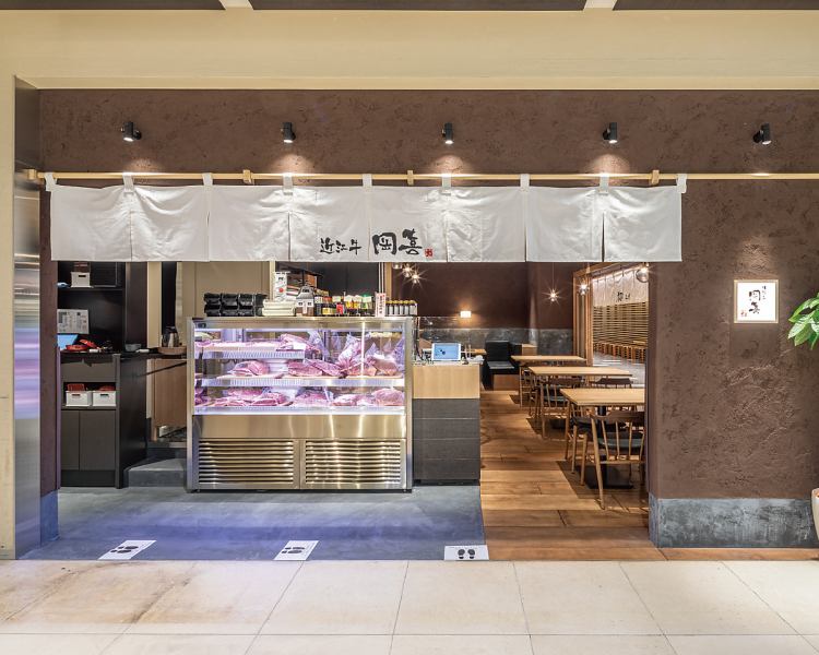 It's directly connected to Nihonbashi station, so it's easy to access.Private rooms for up to 10 people are also available.