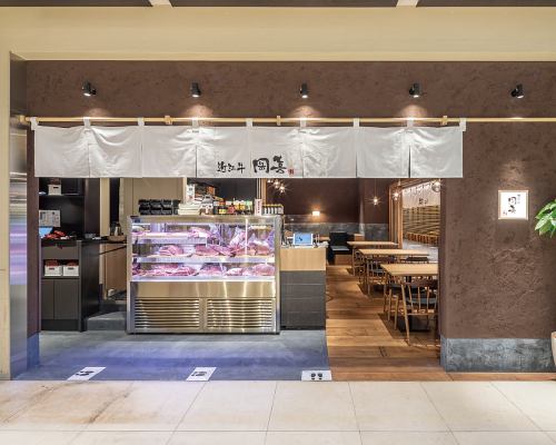 <p>It&#39;s directly connected to Nihonbashi station, so it&#39;s easy to access.Private rooms for up to 10 people are also available.</p>