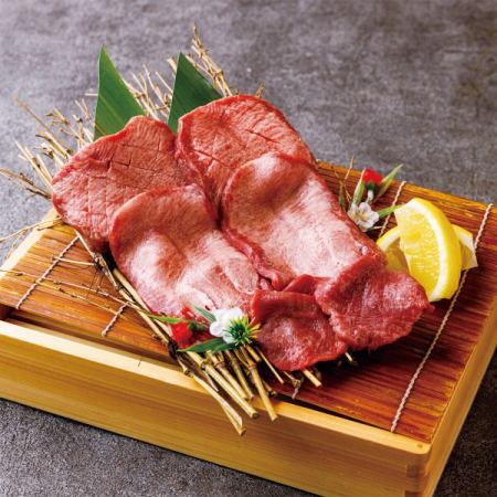 国産牛タンと特上厚切りタンの盛り合わせ
