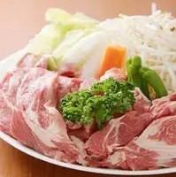 Special raw lamb shoulder loin + vegetables