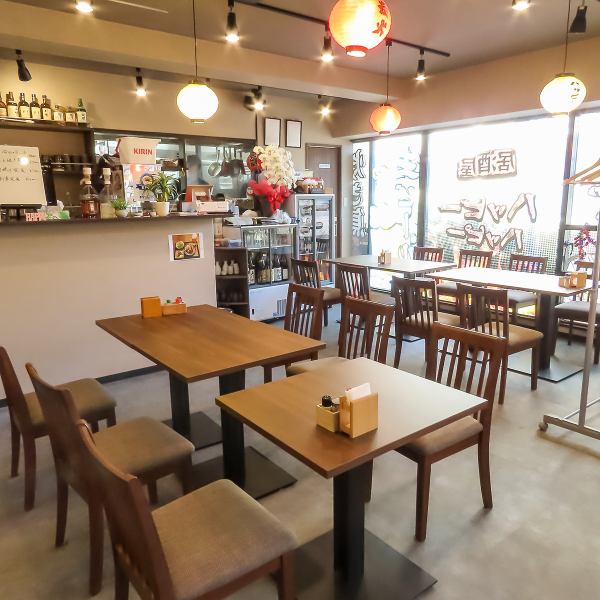 店内は広々とした空間でゆったりとおくつろぎいただけます。少人数から団体様でのご案内も可能です。ご宴会、ご家族でのお食事などに最適で様々なシーンでご利用することが可能です！ご要望に応じて調整致しますのでお気軽にお声掛けください。ご予約はいつでも・どこでもできるネット予約が便利です◎