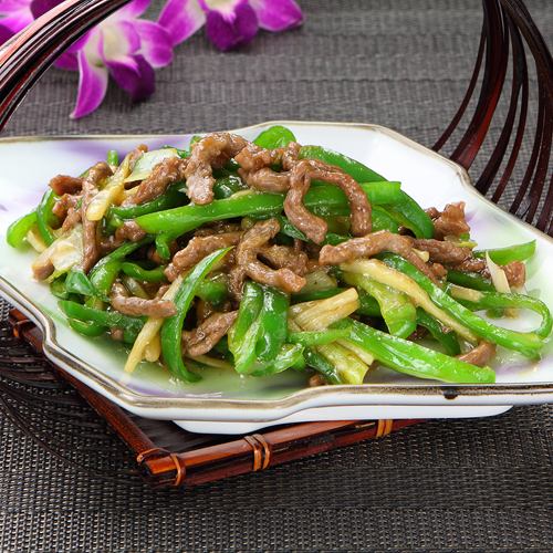 Stir-fried shredded beef and peppers