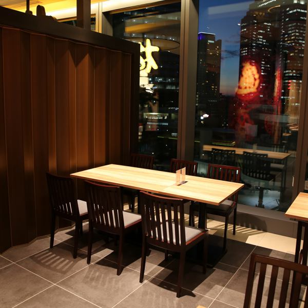 You can enjoy your meal at an open window seat. Enjoy a luxurious and elegant moment in an open restaurant with large windows while eating authentic Chinese cuisine prepared by a chef from China.