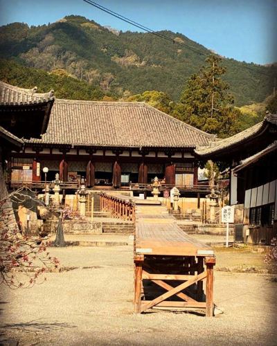 当麻寺方面，后天的游行准备工作正在稳步推进。我们还开始提供季节性的釜饭“新鲜采摘的竹笋”。欢迎来拜访我们(*´∀`*)

#