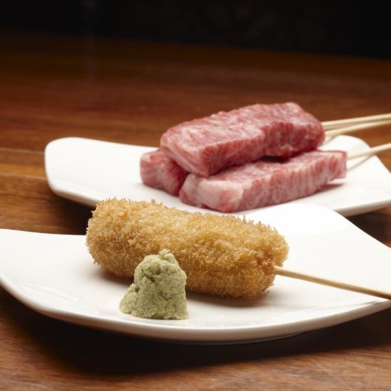 Freshly fried seasonal skewers with plenty of sake.A well-known store that is popular with connoisseurs.