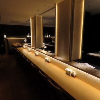 Deep-fried skewers in an artistic restaurant designed by a designer.A hideaway for adults where you can spend such a stylish time until late at night.