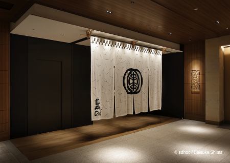 Luxury kushikatsu shop dealt with by a famous designer! Entertainment in adult city Roppongi, meal on a notch