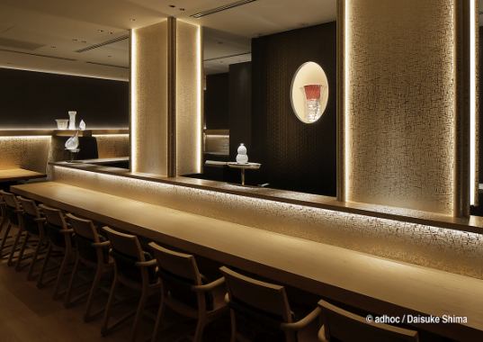 [1 person ~ counter] A cozy shop with calm lighting.There is also a counter seat that can be used casually from 1 person ◎ How about an adult date at the counter seat where you can sit side by side for easy conversation ♪ Please enjoy freshly fried kushikatsu in a calm atmosphere.