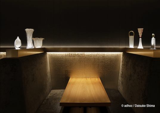 There is also a counter table seat, ideal for use in small groups, for example.To various scenes as an adult retreat.