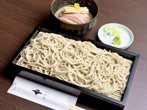 人気の鴨せいろ　鴨専門店ならではの旨さ