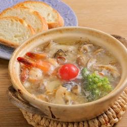 Three kinds of seafood simmered in oil