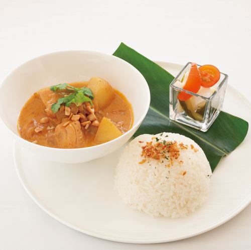 バターチキンカレーナンと沖縄うっちんライス添え